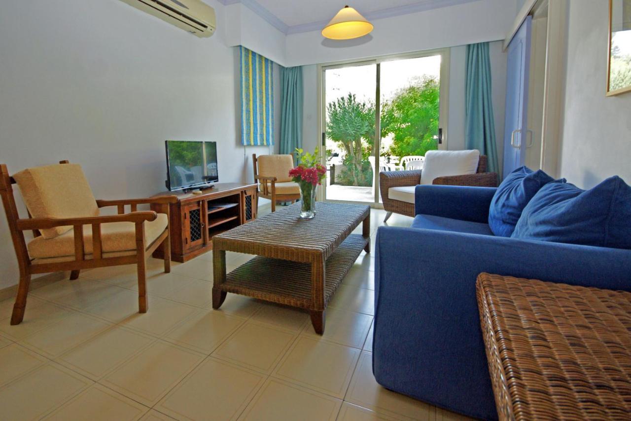 Resitour - Paphos Gardens Apartment Exterior photo